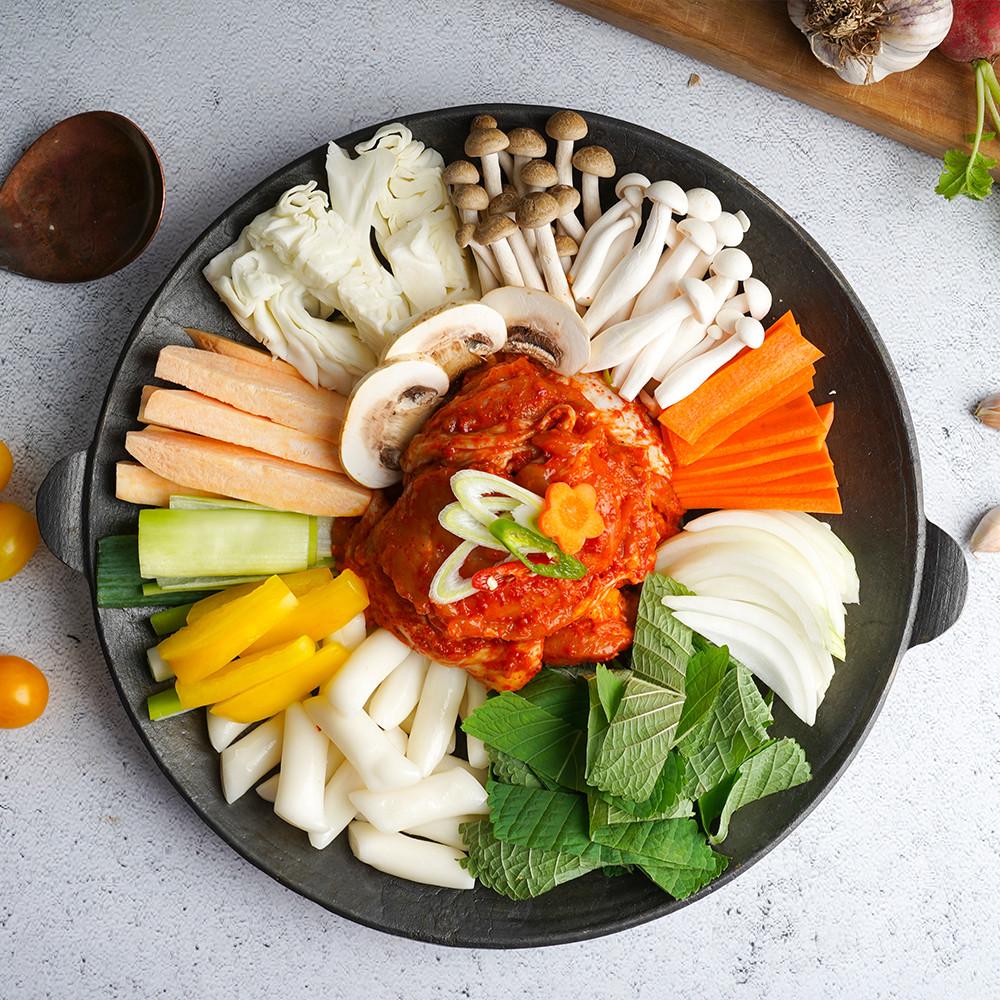 춘천닭갈비 300g*2개 밀키트세트(야채 400g+쌀떡 200g+양념장 100g)